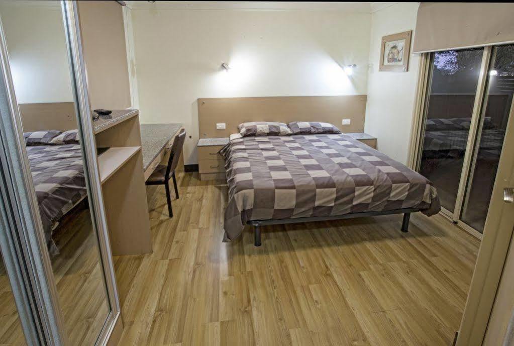 Cattrall Park Motel Karratha Exteriér fotografie